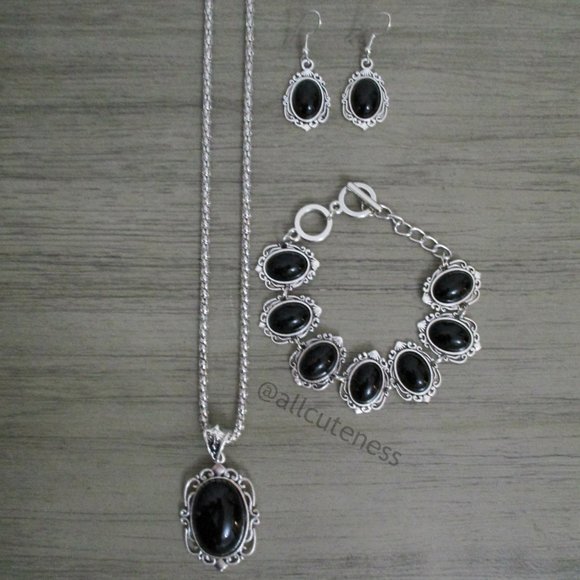 Jewelry - Necklace w/ Earrings & Bracelet (NWOT)